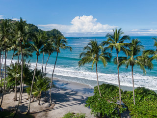 Fototapeta premium Beautiful aerial view of a magestic Beach in Costa Rica