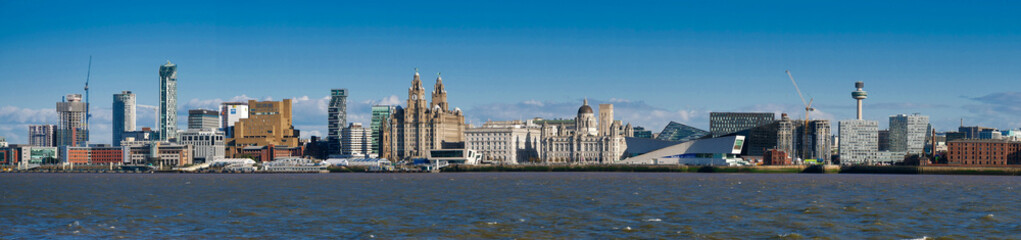 Obraz premium Liverpool's UNESCO listed waterfront including modern office buildings, Liverpool's Anglican Cathedral, the Three Graces and the new Museum of Liverpool.