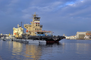 Icebreaker on the wharf of the Neva