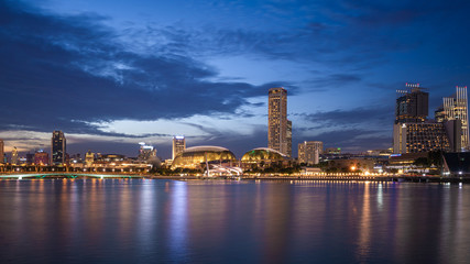 Fototapeta na wymiar Singapore Marina Bay Sands Sloping Towers With Water Reflection Scenery 