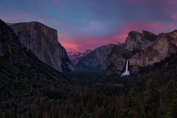 SUNSET IN TUNNEL VIEW YOSEMITE NATIONAL PARK 