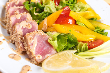 Tuna sashimi with lightly fried tuna with a side dish.
