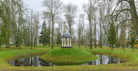 Obraz premium gazebo in the park