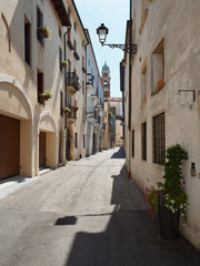 Obraz premium VICENZA, ITALY - AUGUST 13, 2019: Beautiful architecture of the old city street