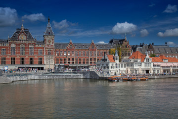 The Centraal Station (Hauptbahnhof), in the foreground a boat pier for canal canal cruises, Amsterdam, Holland, Netherlands