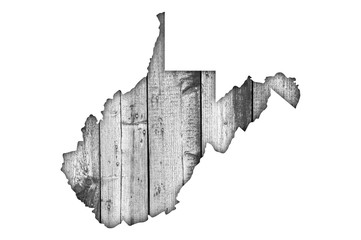 Karte von West Virginia auf verwittertem Holz