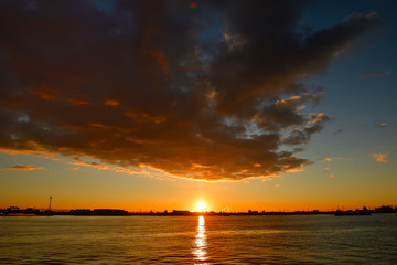 名古屋港からの日の出