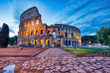 Fotobehang Colosseum Verlicht Colosseum in de schemering, Rome