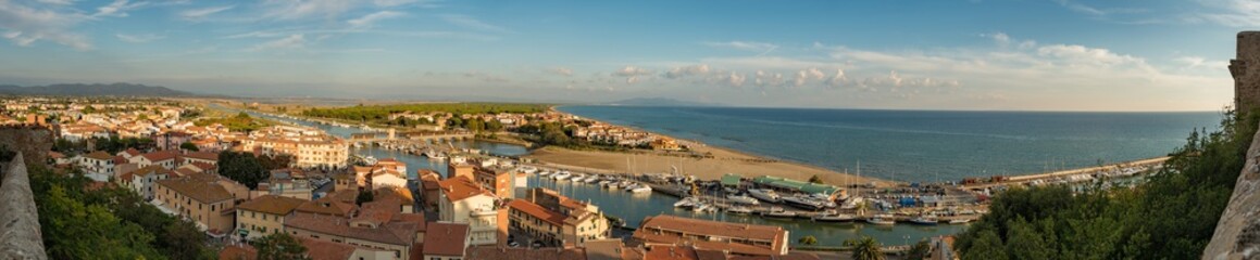 Fototapeta na wymiar panorama of toscana harbour city