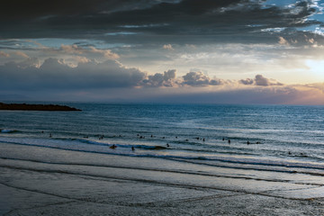 Obraz premium Evening by Bay of Biscay in Donostia, Spain.