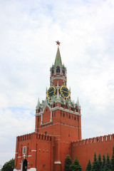 Fototapeta na wymiar Spasskaya Tower of the Kremlin on Red Square in Moscow, Russia. Close up of Moscow downtown architecture, vertical view 