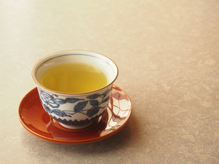 湯気立ち上る日本の緑茶