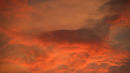 Fototapeta na wymiar The orange dusk sky with a slight lay of white, gives the impression of a unique fantasy