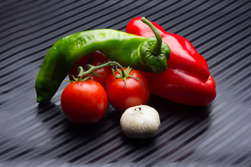 Frutas y verduras, Pimiento rojo, pimiento verde, tomates, ajos