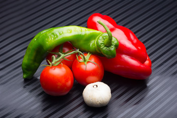 Frutas y verduras, Pimiento rojo, pimiento verde, tomates, ajos