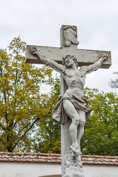 Kreuzigungsfigur am Friedhof Memmelsdorf bei Bamberg
