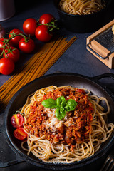 wholegrain spaghetti with tomato sauce and minced meat
