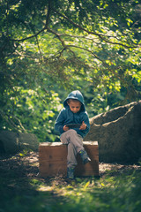 child plays with smartphone