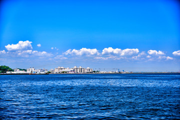 Obraz premium 【神奈川】横須賀 うみかぜ公園から見た米軍基地