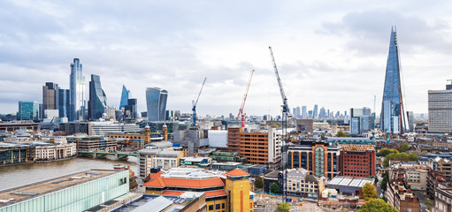 ロンドン　都市風景　ワイド