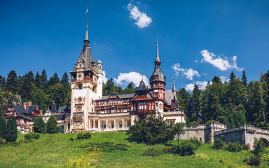 Fototapeta premium Peles Castle, Romania. Beautiful famous royal castle and ornamental garden in Sinaia landmark of Carpathian Mountains in Europe