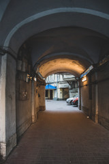 Naklejka premium antique arch in the building 