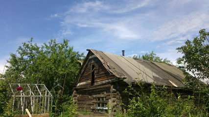 Decrepit hut in the country in need of repair. Secluded area. Scenic area.