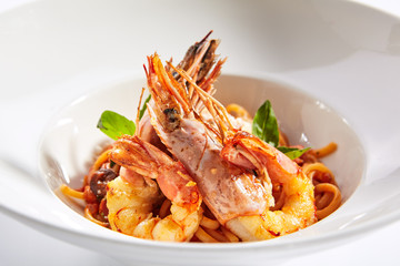 Shrimp linguine with smoked red pepper sauce