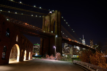 Fototapeta premium New York City Brooklyn bridge at night