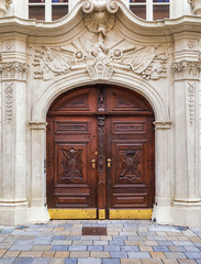 Fototapeta na wymiar Old wooden door and facade