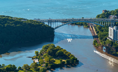 Aerial view of the Henry Hudson Bridge in the Bronx, New York - obrazy, fototapety, plakaty