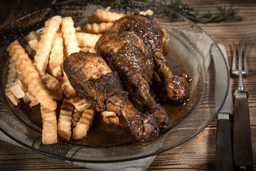 Fried chicken drumsticks with chips.