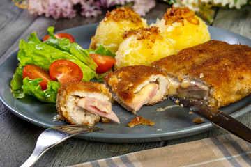 Cutlet cordon bleu.