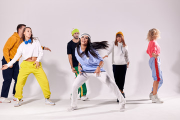 Naklejka premium Isolated on white background young dancers having fun in dance studio, practicing modern dance movie, preparing for concert, spending time by training