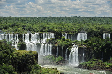 Bank of the Iguazu River. Favorite tourist destination of the whole world.