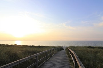 Obraz premium wooden boardwalk by the sea, seaside images