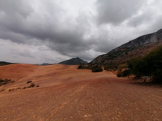 Paisaje de los montes Torcal en un dia con nubes en Antequera Málaga Andalucía, España. Es un sitio natural único, declarado Patrimonio de la Humanidad por la Unesco.