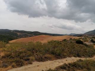 Paisaje de los montes Torcal en un dia con nubes en Antequera Málaga Andalucía, España. Es un sitio natural único, declarado Patrimonio de la Humanidad por la Unesco.