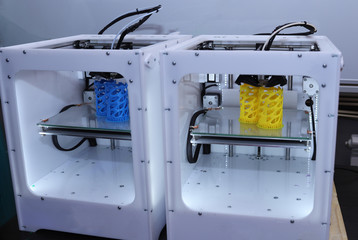 Print head of 3D printer machine printing plastic model . 3D printing, 