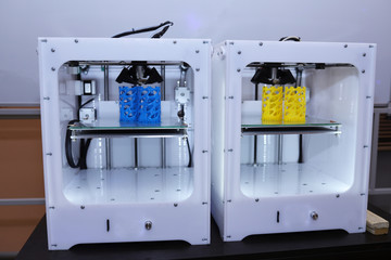 Print head of 3D printer machine printing plastic model . 3D printing, 