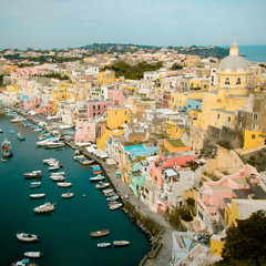 vue sur Procida en Italie, île de la Méditerranée