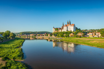 Fototapeta na wymiar Ansicht Meißen mit Elbe, Burg und Dom
