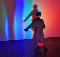 Frau im Farbschatten