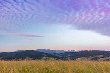 Polana podczas wschodu słońca, Tatry w tle, Polska © danielszura