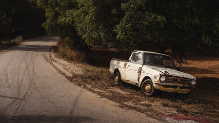 Fototapeta na wymiar old abandoned car in greece coutryside