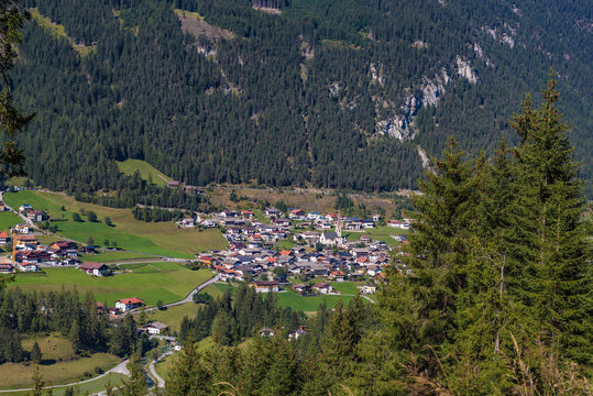 Trins Bilder Durchsuchen 32 Archivfotos, und Videos
