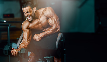 Hard Core Bodybuilding. Handsome Bodybuilder Workout at the Gym - obrazy, fototapety, plakaty