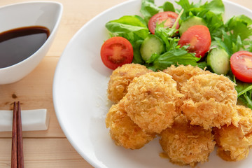 帆立のフライと野菜サラダ