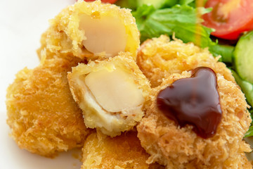 帆立のフライと野菜サラダ