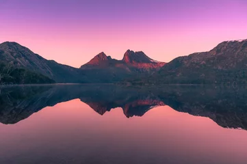 Papier Peint photo Mont Cradle Picturesque nature background with Cradle Mountain and lake at sunrise